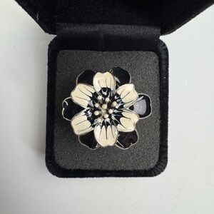 Black & Ivory Flower Statement Ring – Size 8
